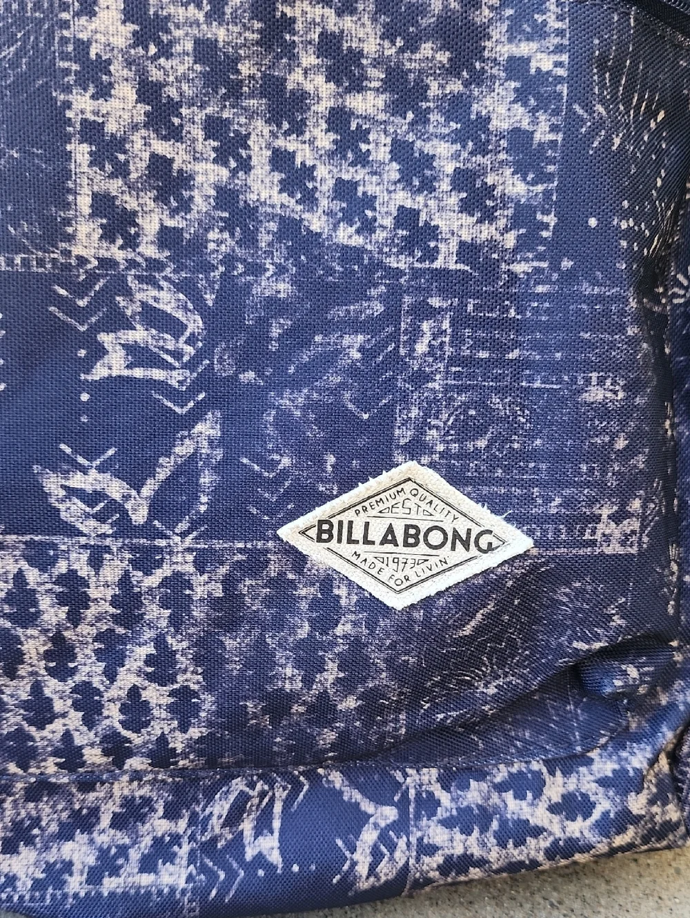 NWOT Billabong Navy Blue/Tan Patterned Backpack